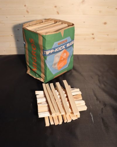Anfeuerholz 2 Anfeuerholz in der Tasche aus Schweizer Brennholz Fichte
