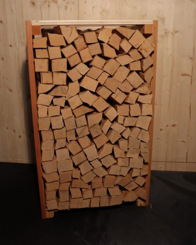Buche Rahmen Ein Rahmen Schweizer Brennholz zum praktischen Lagern