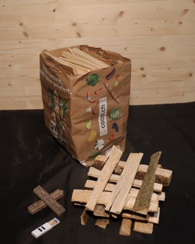Grilltasche(2) Grillholz aus dem Seetal mit Anzünder, Schweizer Buchenholz und Anfeuerholz aus Fichte für den Grillplausch